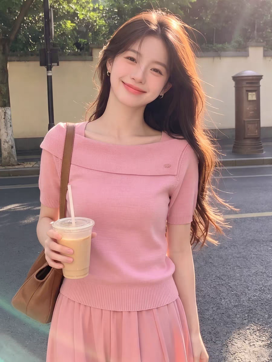 粉色洋氣一字領短袖針織衫女夏季時尚設計感百搭顯瘦通勤簡約上衣