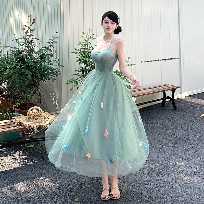 2026春夏新款海邊度假風綠色網紗掛脖吊帶連衣裙女花朵仙女裙高級