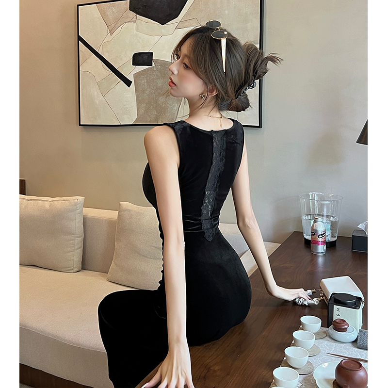 2025秋冬新款黑色法式V領絲絨背心連衣裙女收腰氣質露背氣質長裙
