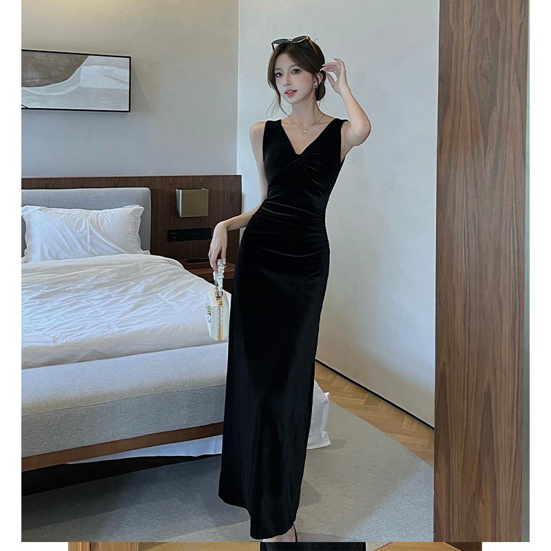 2025秋冬新款黑色法式V領絲絨背心連衣裙女收腰氣質露背氣質長裙