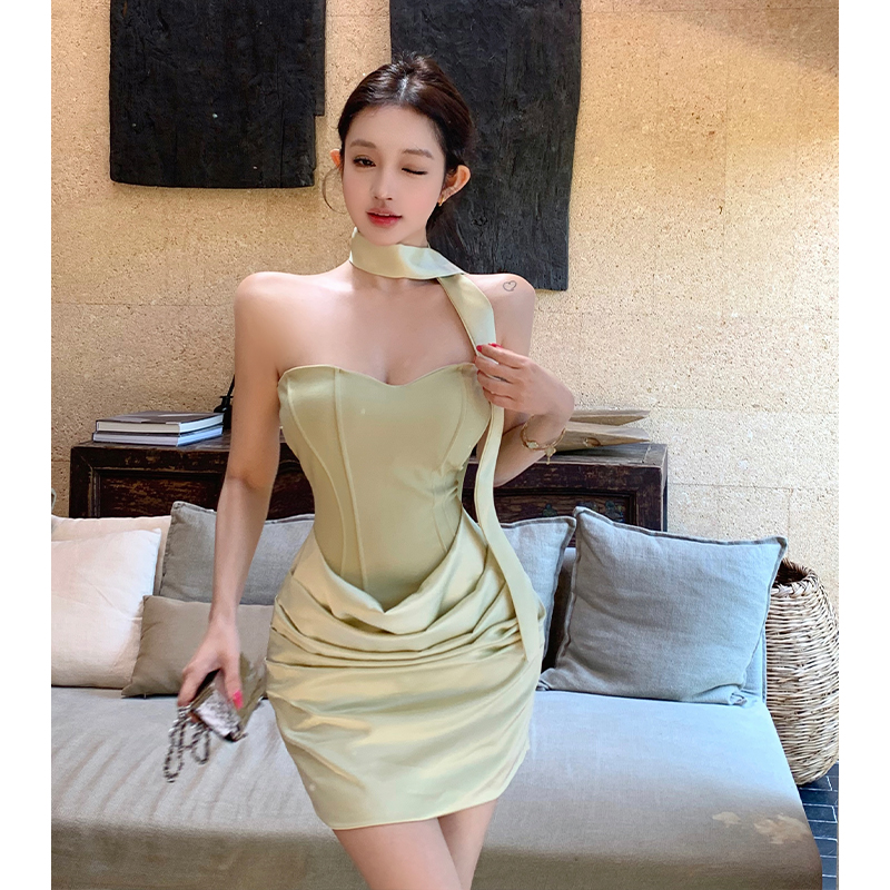 小眾背心收腰拼接緞面抽褶皺包臀連衣裙女2026年設計感辣妹吊帶裙