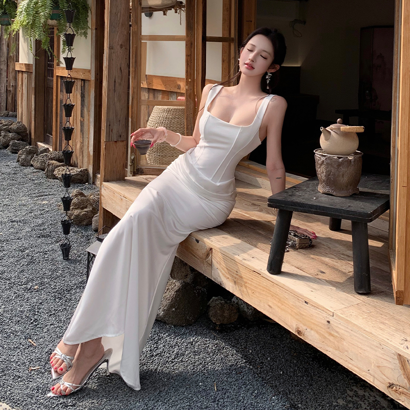 法式性感緞面吊帶連衣裙女方領氣質名媛收腰顯瘦高級感禮服長裙夏