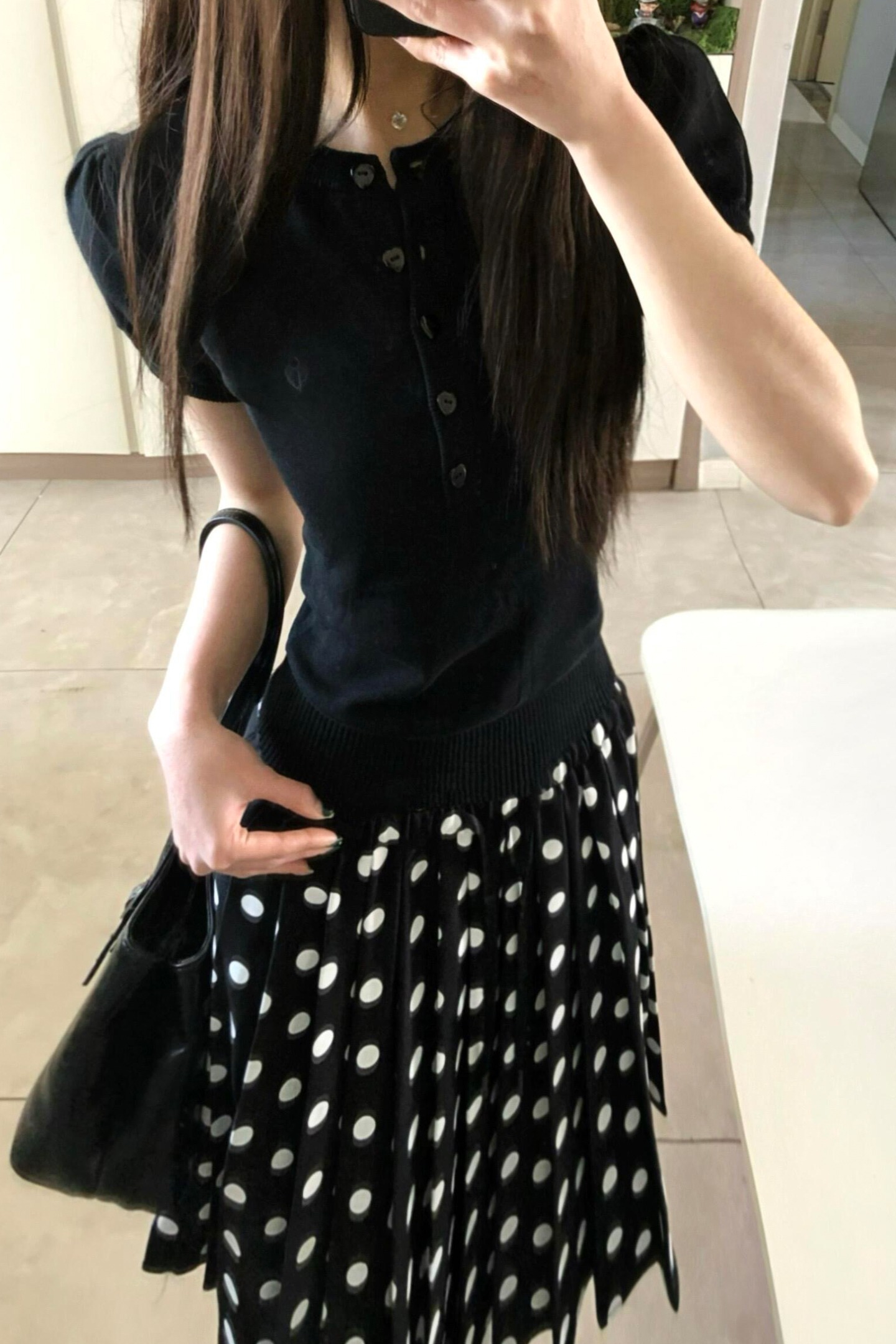 韓系亨利領黑色短袖t恤女夏季2026新款修身顯瘦收腰辣妹正肩上衣