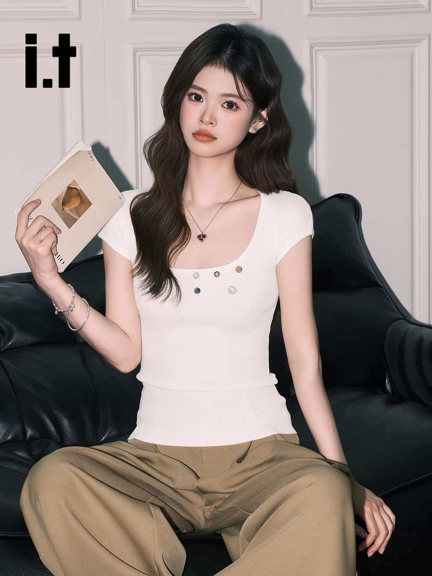 已出貨 方領短袖女夏季辣妹打底衫設計感短款收腰chic上衣