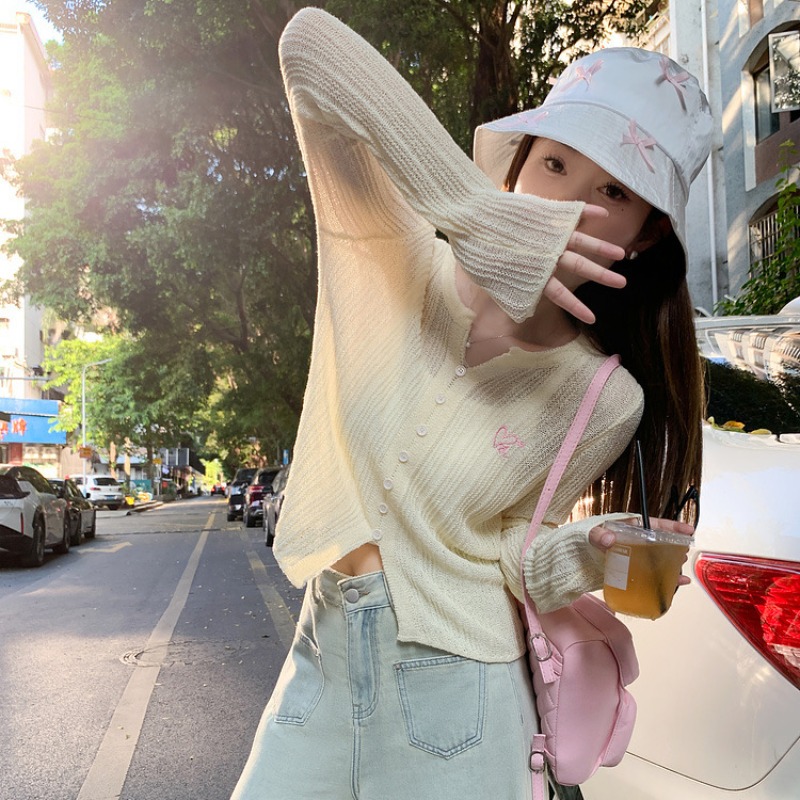漫塔奶杏杏色鏤空防曬毛織上衣女早春可愛甜美微透毛針織衫