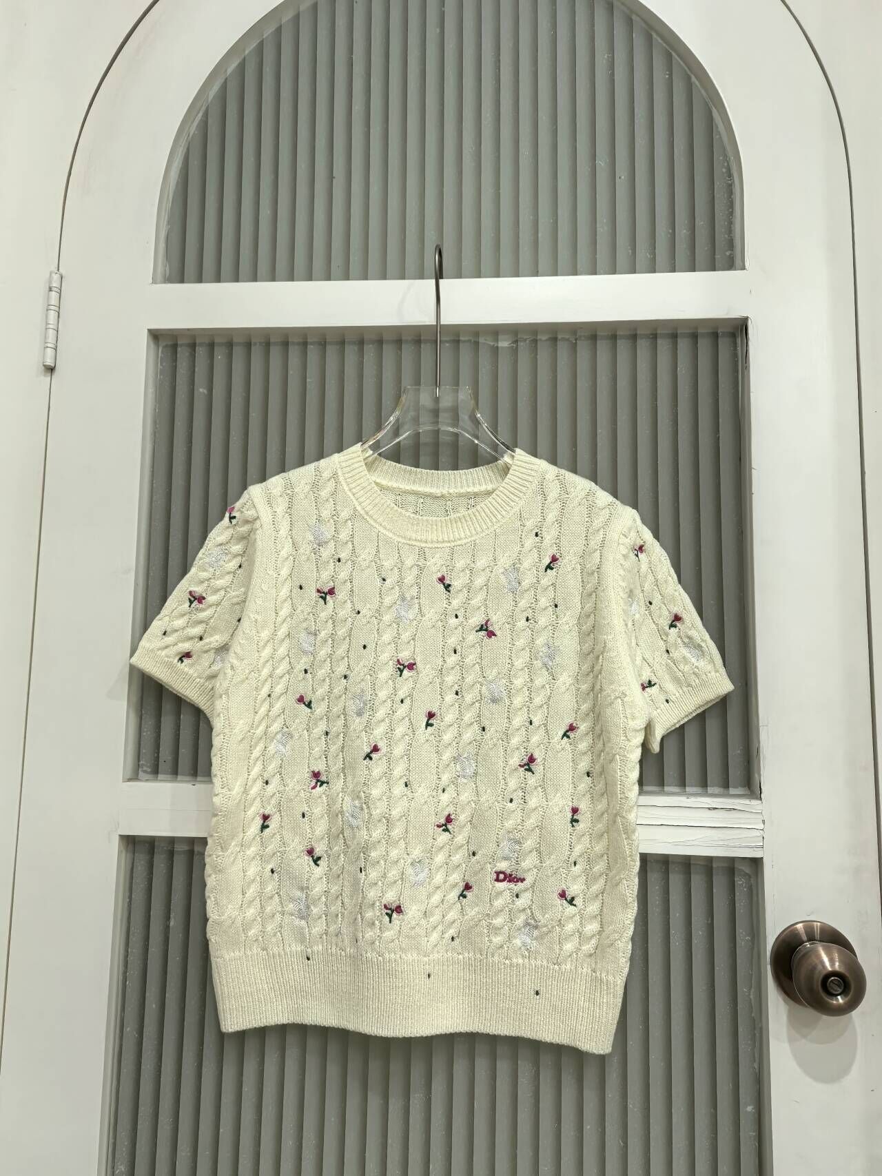 花園世界d小姐早春款奶油白羊絨絞花玫瑰小鳥刺繡針織短袖5091