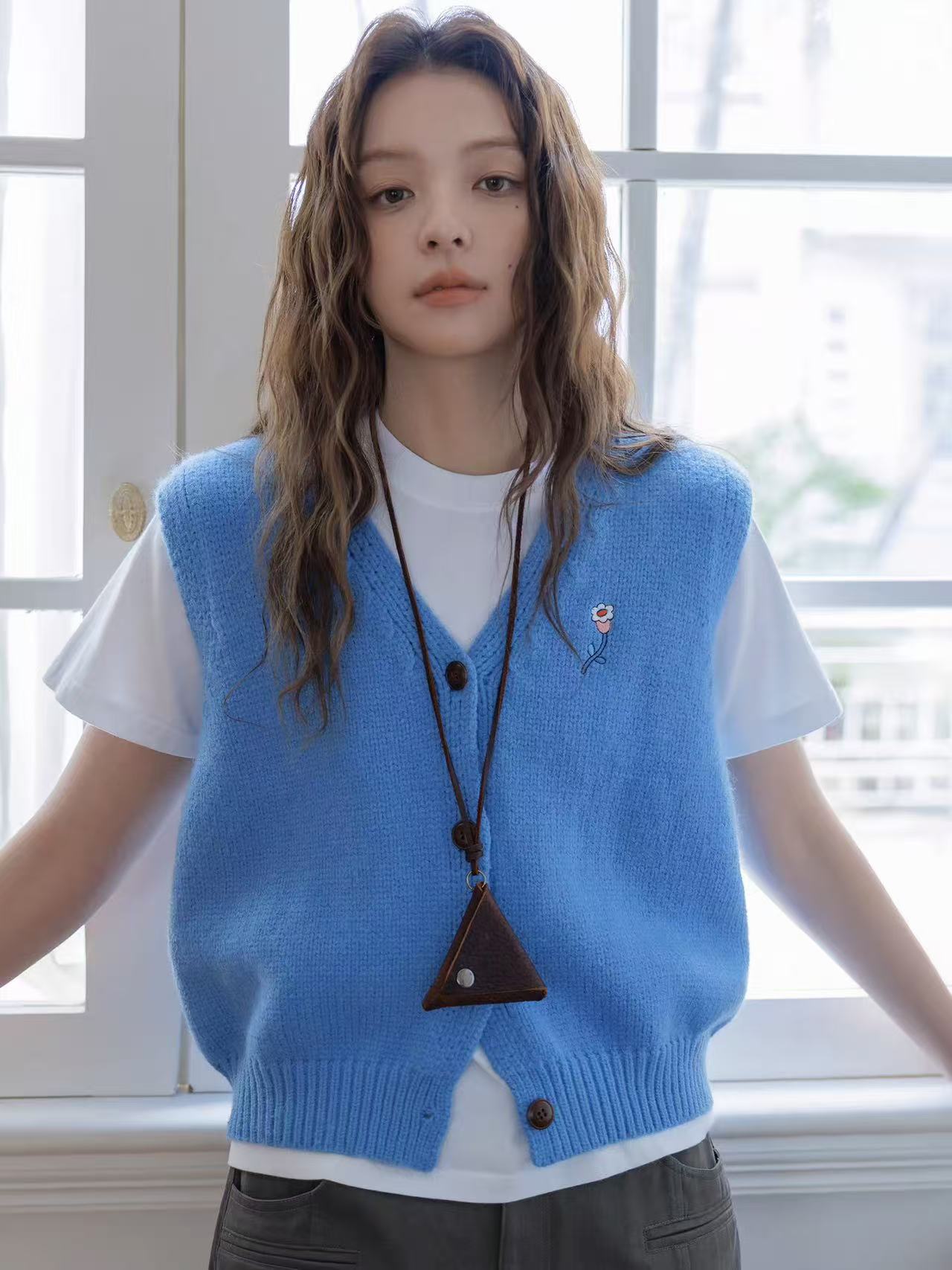 薄款冰絲單排扣針織馬甲背心女夏季新款設計感獨特超好看鏤空外套