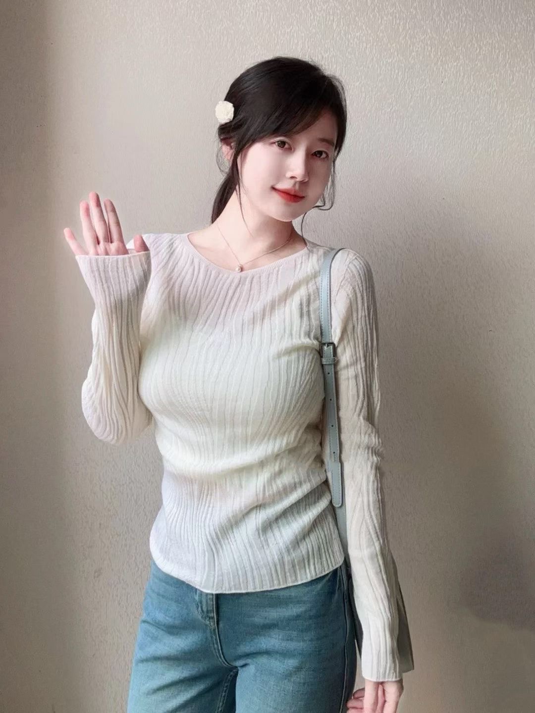 白色圓領褶皺長袖冰絲針織衫女夏季輕薄透氣修身顯瘦空調罩衫上衣