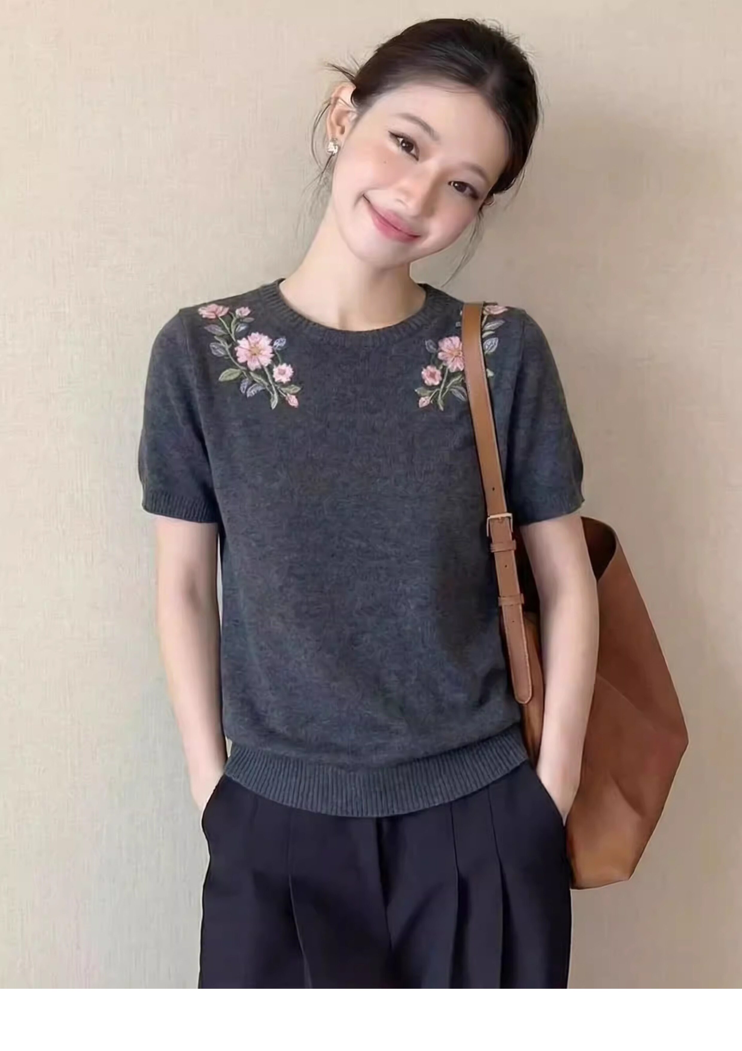 灰色圓領花卉刺繡短袖套頭針織衫女2026夏季新款時尚感軟糯打底衫