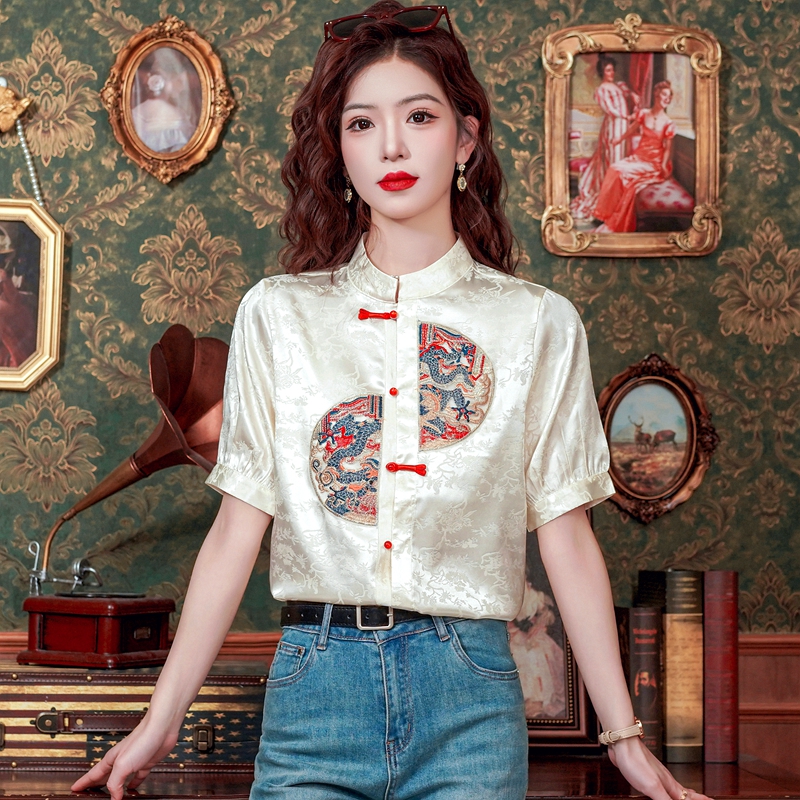 新中式刺繡緞面短袖襯衫女夏裝設計感寬松盤扣立領2025夏款襯衣
