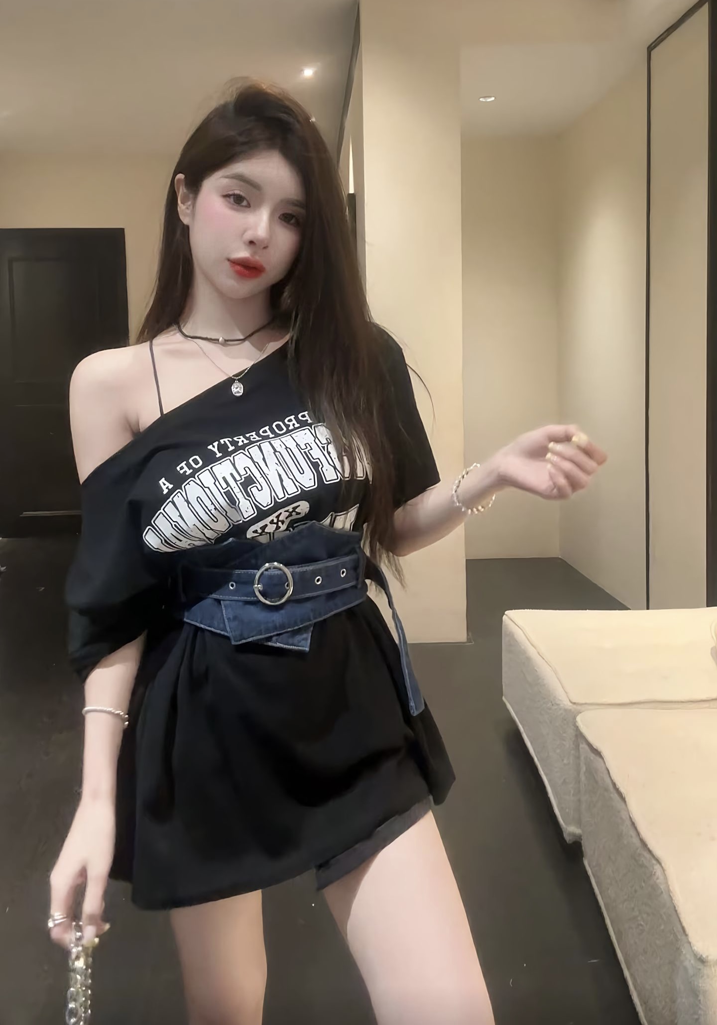 FA35999# 韩系辣妹白色斜肩短袖字母印花连衣裙女夏设计感收腰显瘦包臀短裙  服裝批發女裝批發服飾貨源