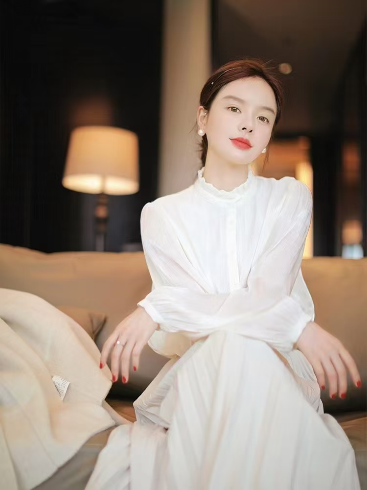 早秋高級感法式白色優雅小衫女設計感泡泡袖上衣別致立領真絲襯衫