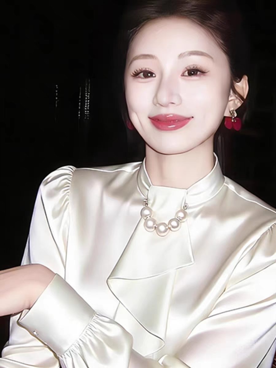 2026年流行重要場合小眾不撞款上衣輕奢高級感米色緞面襯衫女