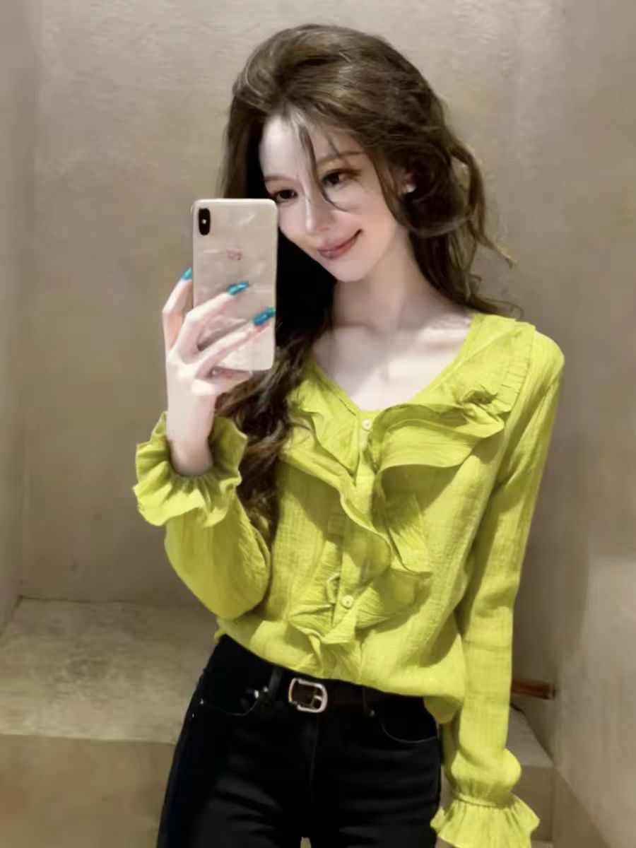 復古牛油果綠荷葉邊V領長袖襯衫女春季新款休閑通勤百搭顯瘦上衣