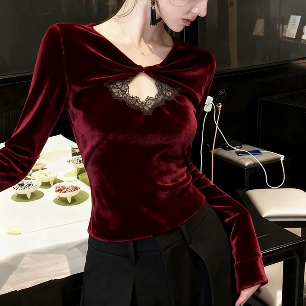 MY13830# 女裝貨源钩花深V领设计感小众丝绒衬衫新款长袖打底衫上衣女...