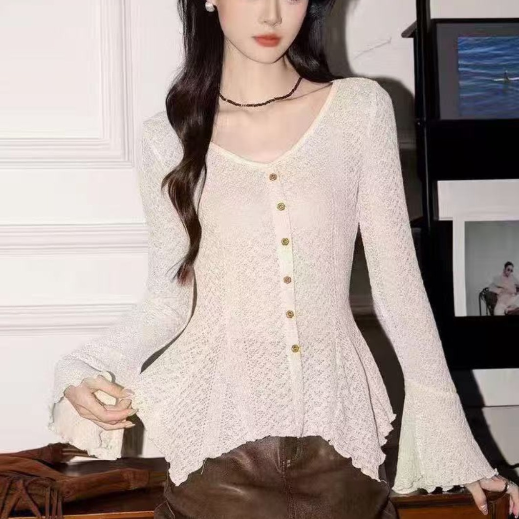 MY70216# 新款法式V领镂空设计感喇叭袖长袖上衣女女裝貨源服裝批發