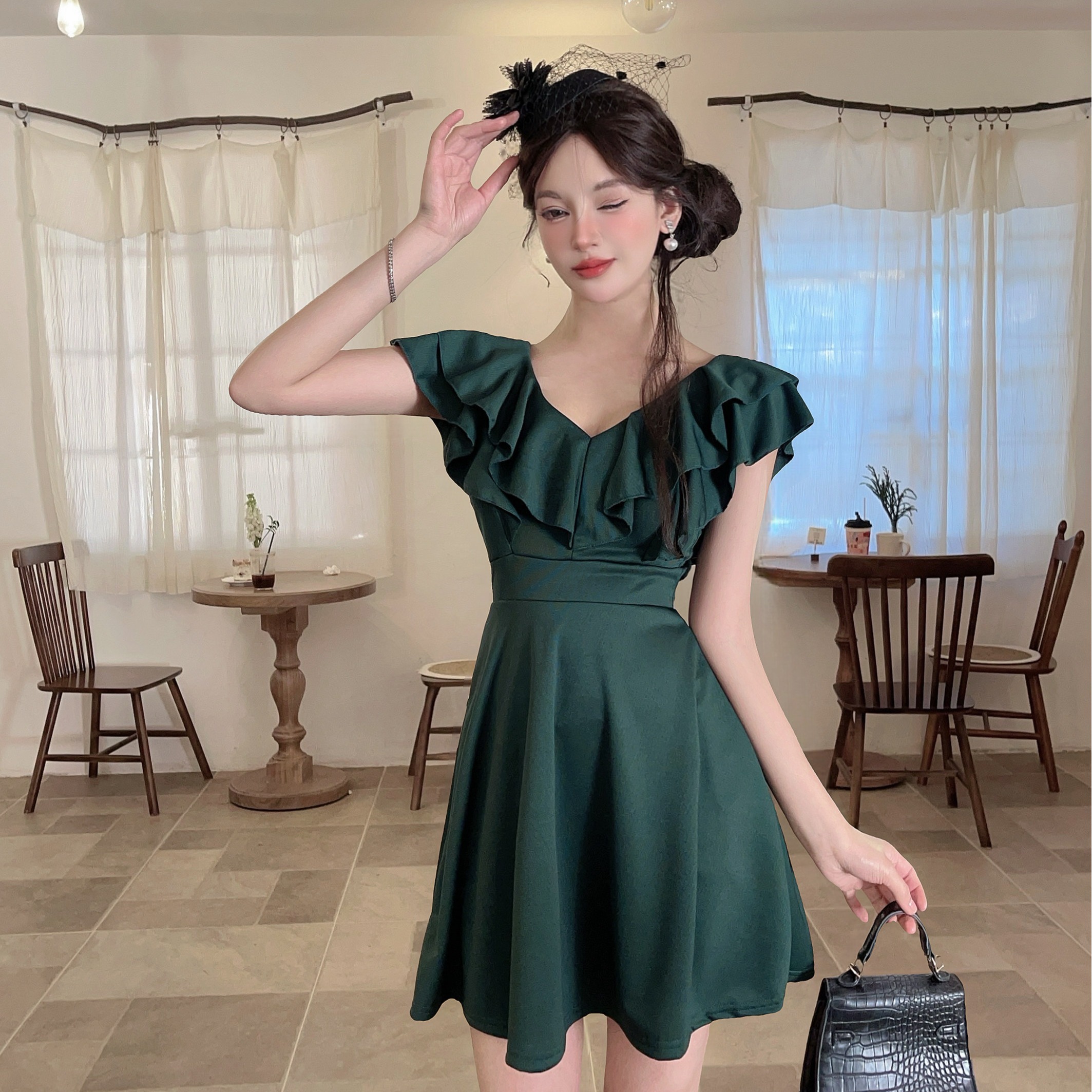 MY16423#法式复古荷叶边 V 领连衣裙女收腰显瘦小个子气质约会小礼裙