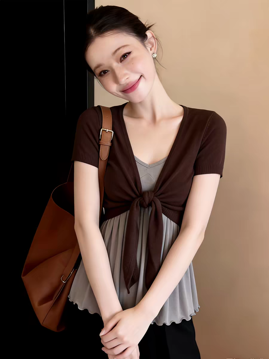韓系咖色v領扭結正肩短袖t恤開衫女夏季吊帶兩件套設計感短款上衣
