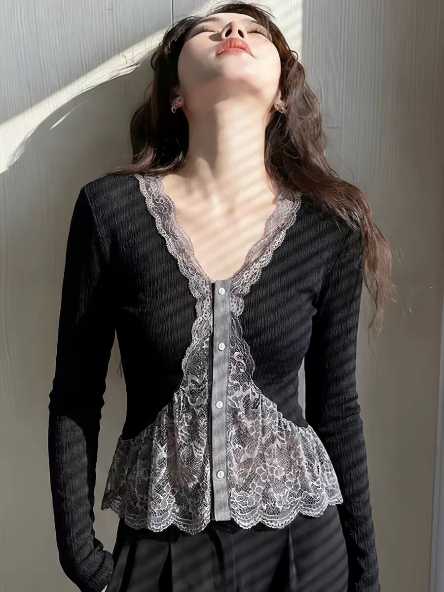 名媛風黑色蕾絲拼接V領針織衫女秋冬新款小眾絕美減齡顯瘦上衣服
