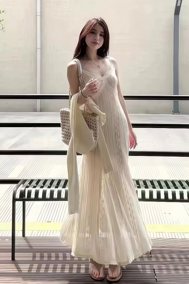 純欲風白色蕾絲拼接吊帶連衣裙女2025新款夏季超好看獨特漂亮長裙