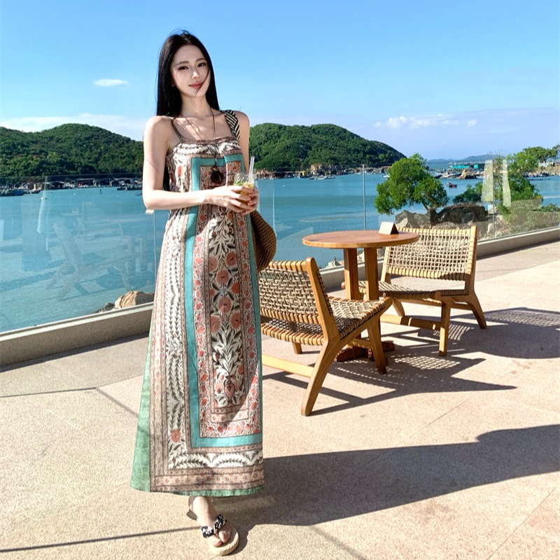 心馳神往 | 松弛感定位印花波西米亞風度假吊帶連衣裙