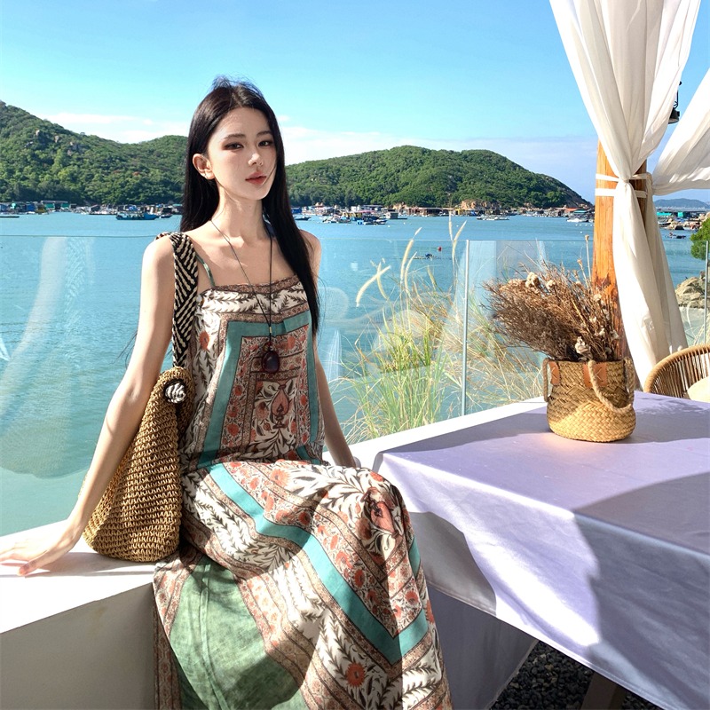心馳神往 | 松弛感定位印花波西米亞風度假吊帶連衣裙