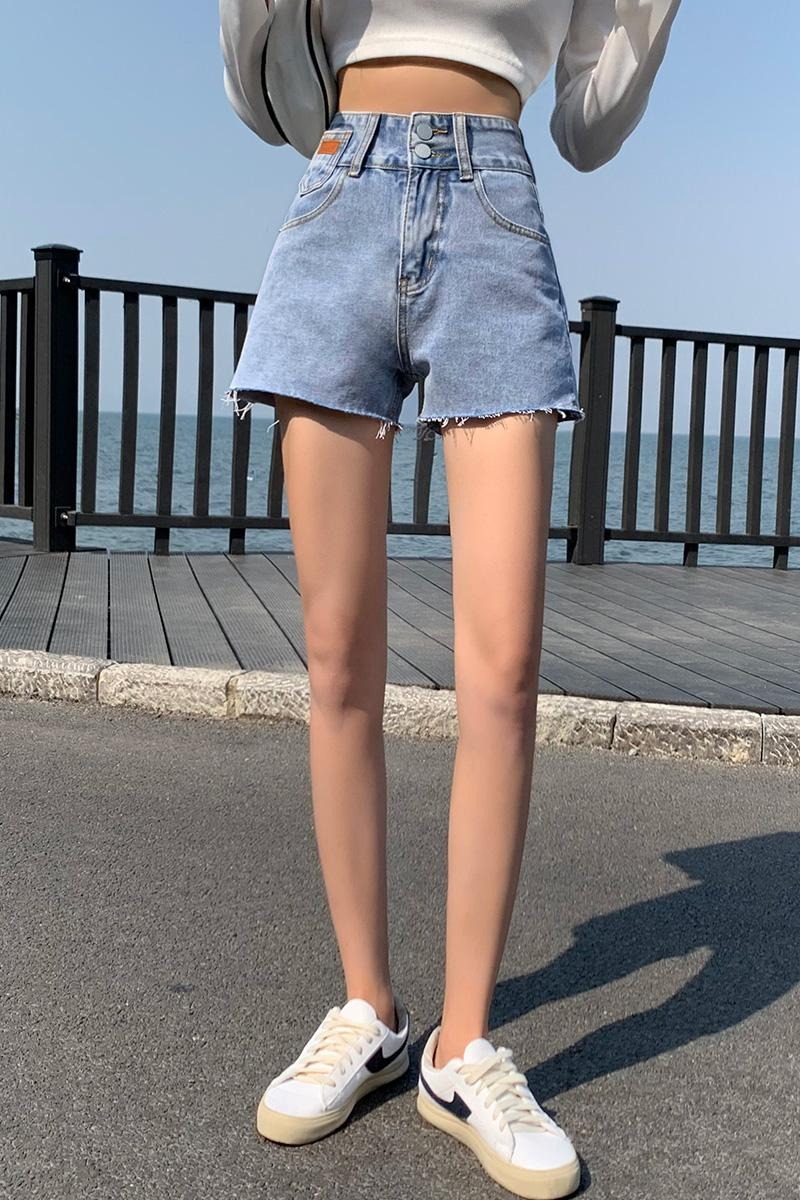 實拍排扣淺藍牛仔闊腿短褲女2026春夏季韓版高腰顯瘦毛邊哈倫熱褲