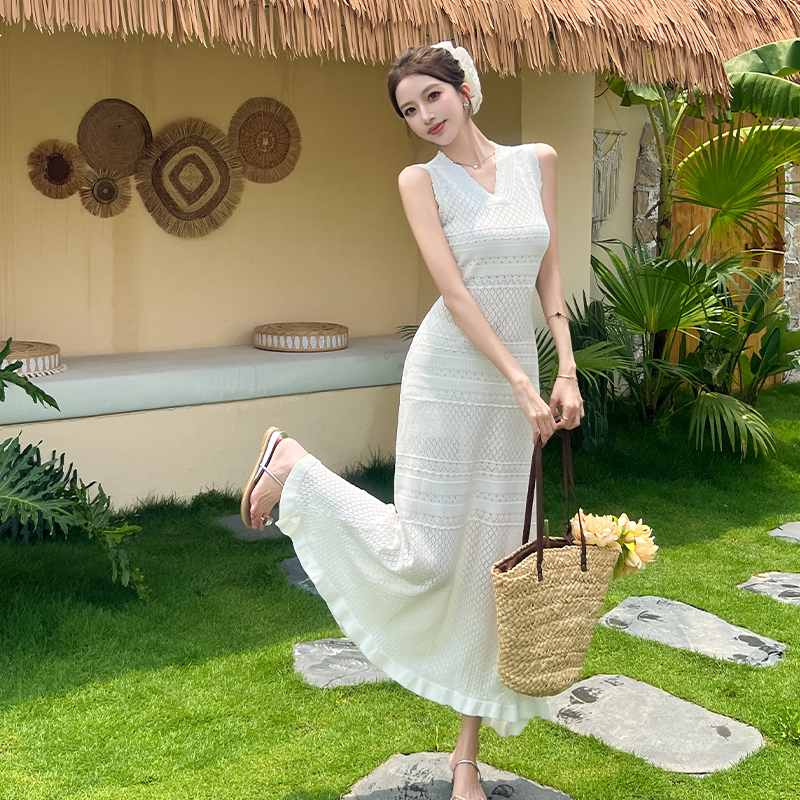 實拍淺布調高個子夏季新款高級感v領修身針織鏤空連衣裙長裙