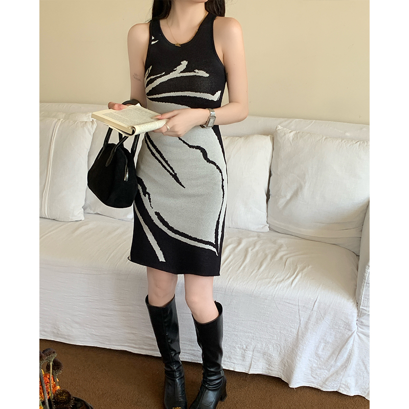 實拍晝夜剪影拼色設計感連衣裙女修身顯瘦無袖短款吊帶包臀裙