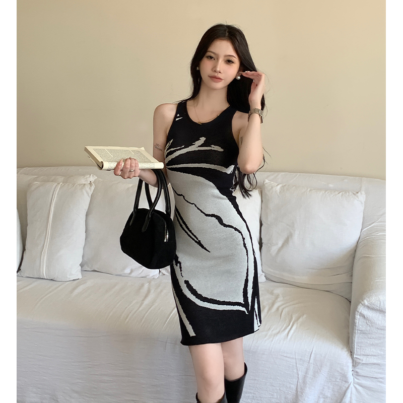 實拍晝夜剪影拼色設計感連衣裙女修身顯瘦無袖短款吊帶包臀裙