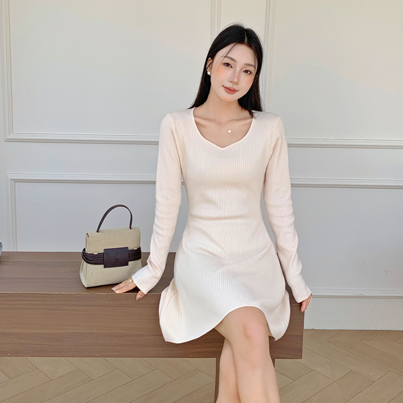 實拍法式復古赫本黑色針織連衣裙秋冬小個子收腰打底毛衣裙子