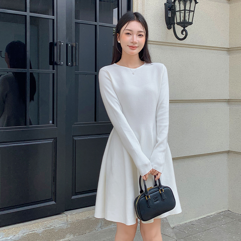 實拍秋冬絕美連衣裙高級感溫柔白色針織內搭裙子打底顯瘦短裙