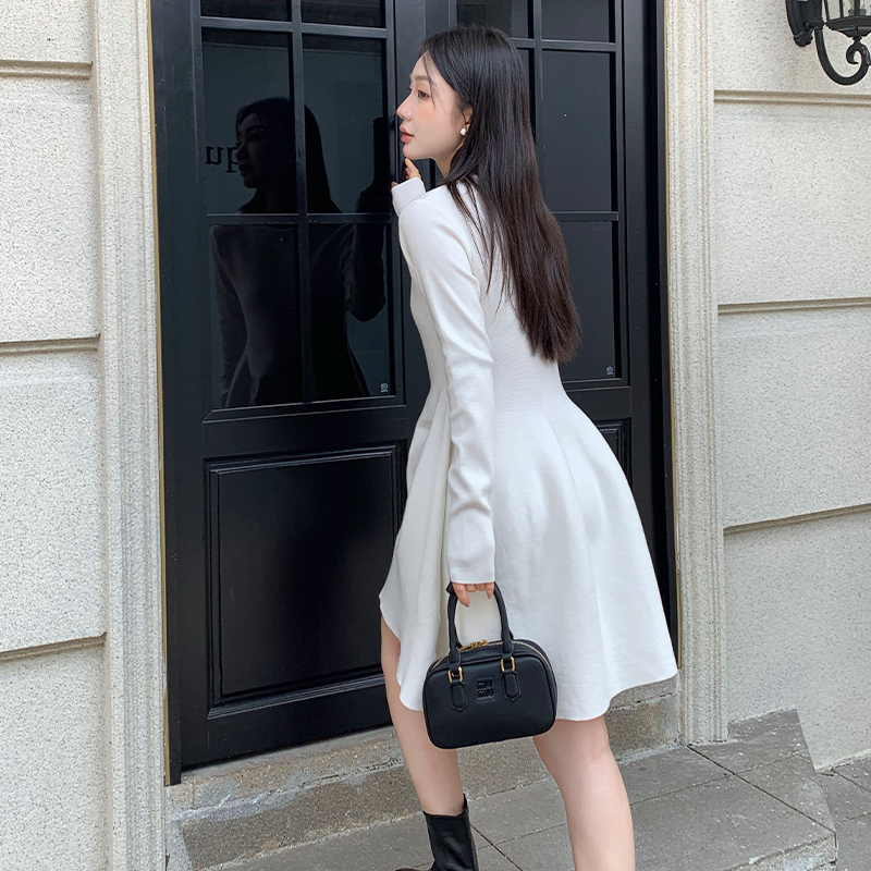 實拍秋冬絕美連衣裙高級感溫柔白色針織內搭裙子打底顯瘦短裙