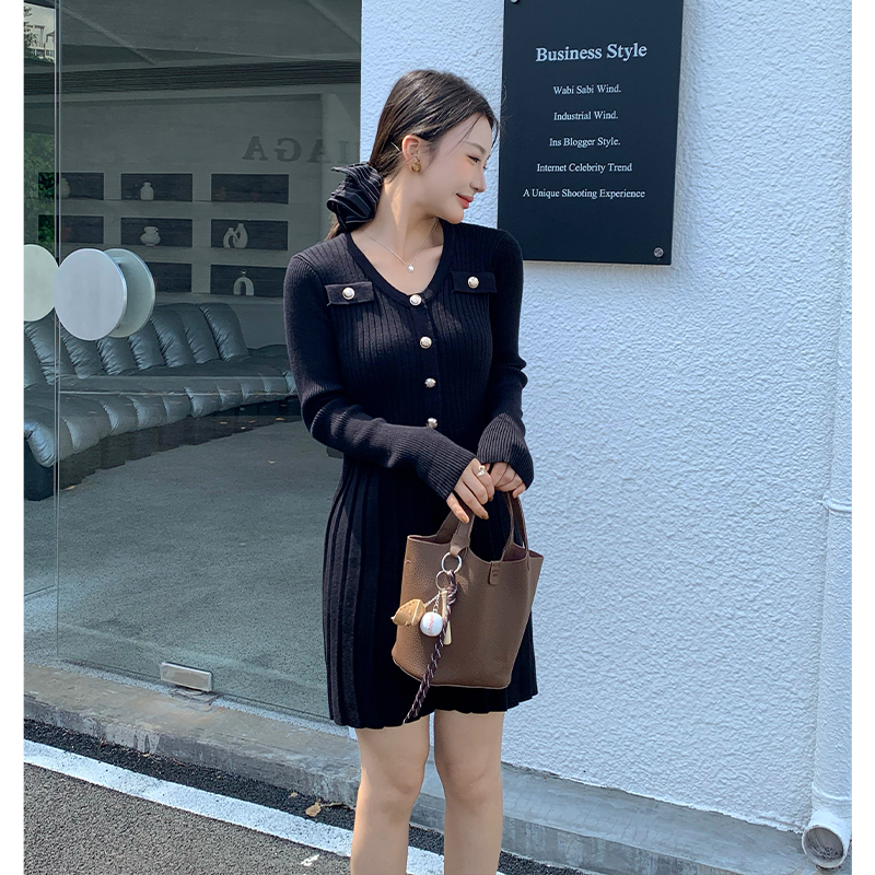 實拍赫本風黑色針織連衣裙子女秋冬打底內搭小香風毛衣裙短裙