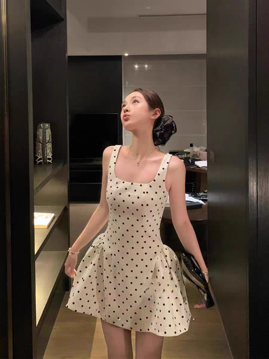 miu系波點杏色方領吊帶連衣裙女春夏法式初戀清純收腰短裙子