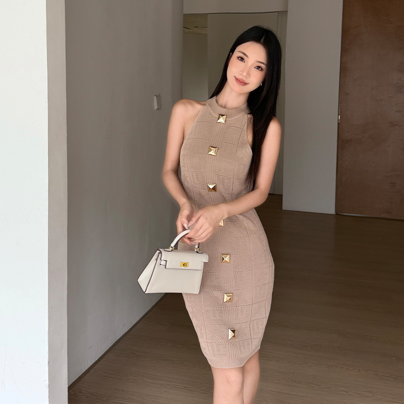 實拍性感掛脖連衣裙設計重工包臀裙法式名媛小香風針織短裙夏
