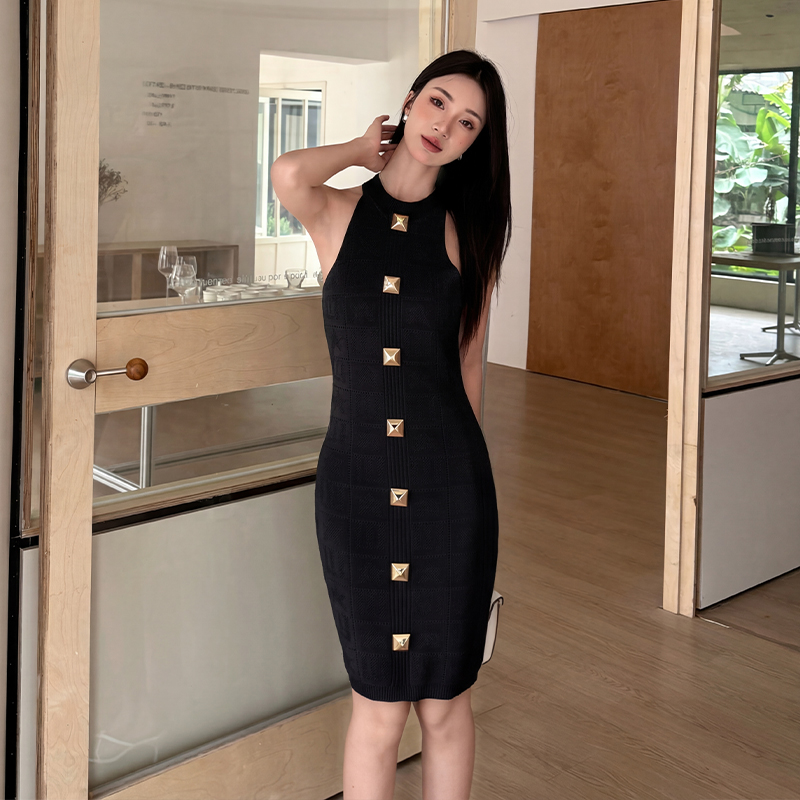 實拍性感掛脖連衣裙設計重工包臀裙法式名媛小香風針織短裙夏