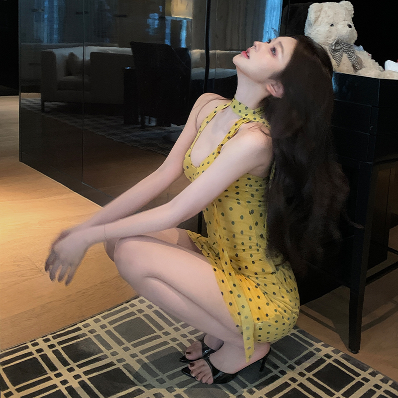 實拍伊甸園游記夏法式復古度假風波點掛脖V領掐腰連衣裙短裙