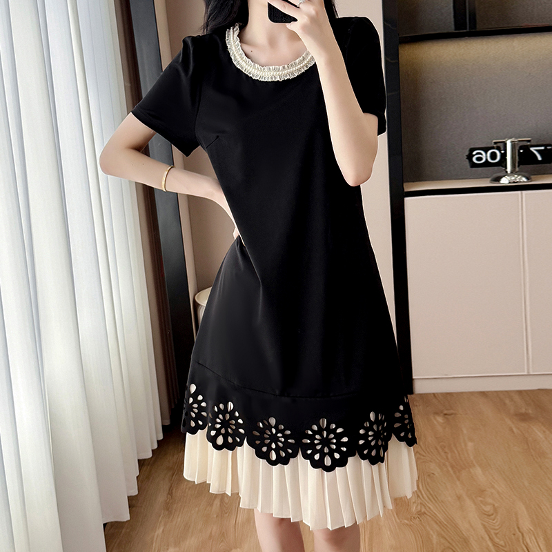 RY2647# 欧风高端宽松连衣裙女2026夏新款镂空拼接百褶时尚减龄黑色中长裙