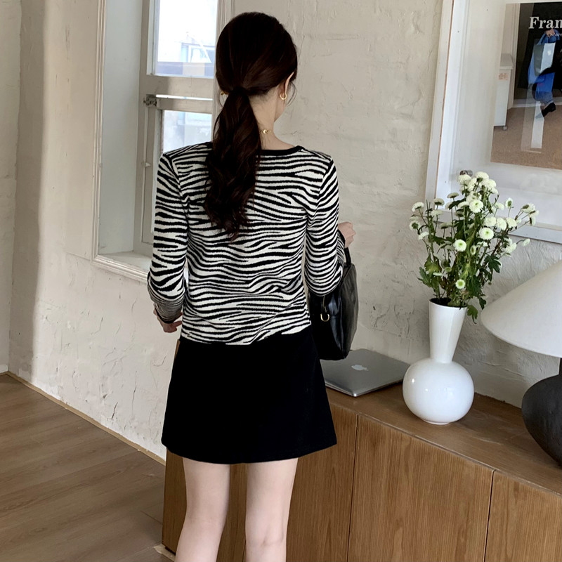 春季獨特別致斑馬紋方領鎖骨打底衫女內搭設計感小眾修身長袖上衣