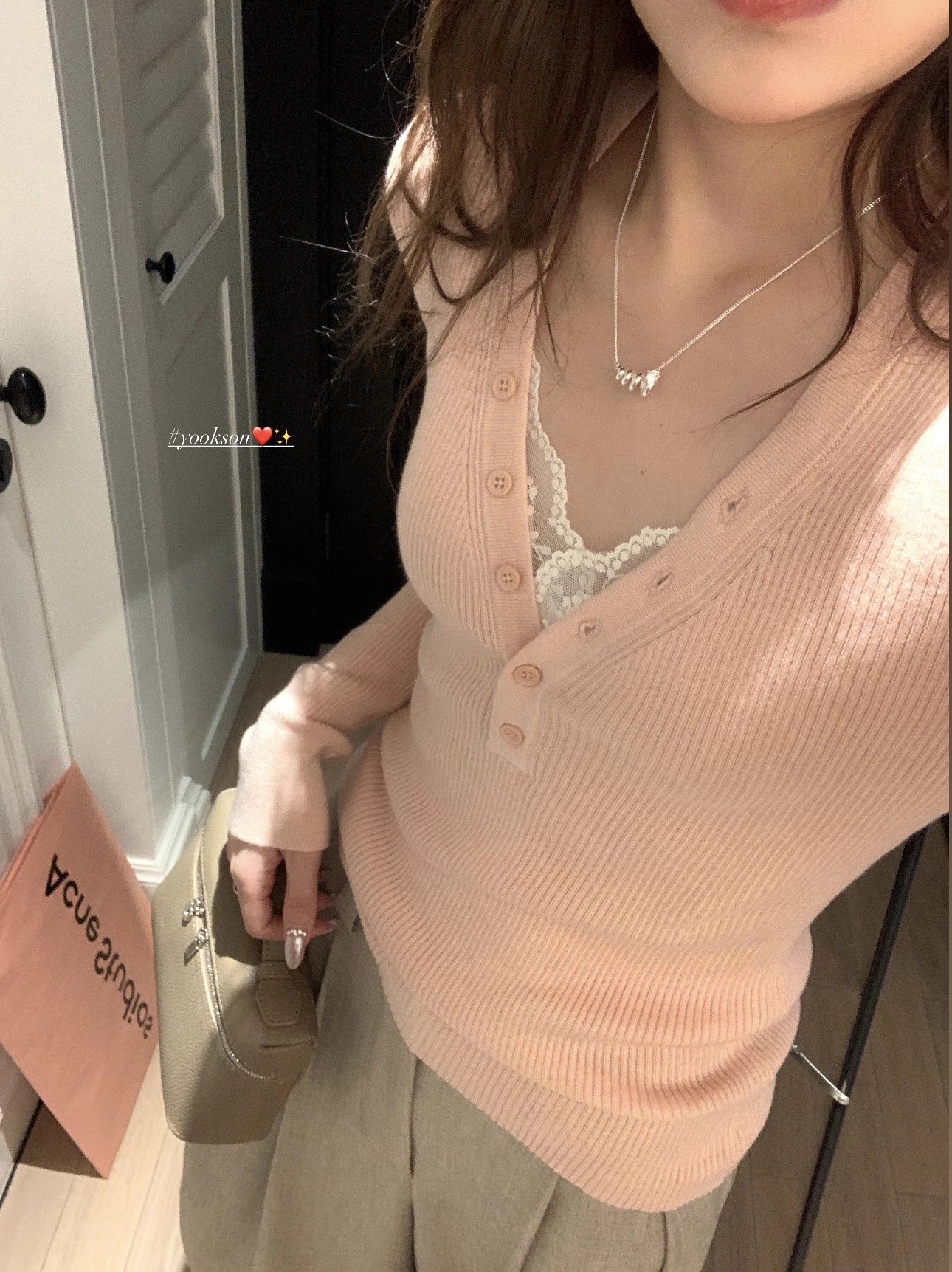 EYGIRL黑哥 紐扣鎖骨衫 心機設計！V領修身彈力顯瘦紐扣針織上衣