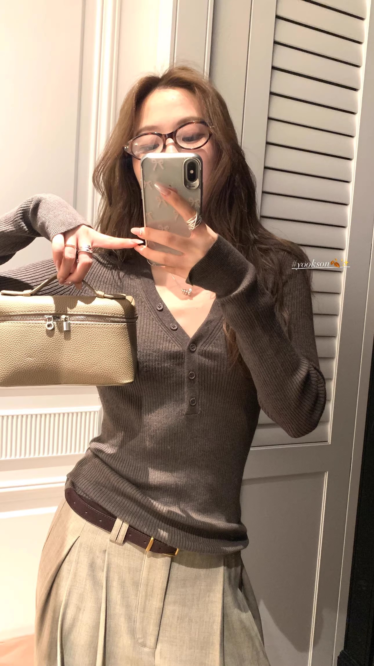 EYGIRL黑哥 紐扣鎖骨衫 心機設計！V領修身彈力顯瘦紐扣針織上衣