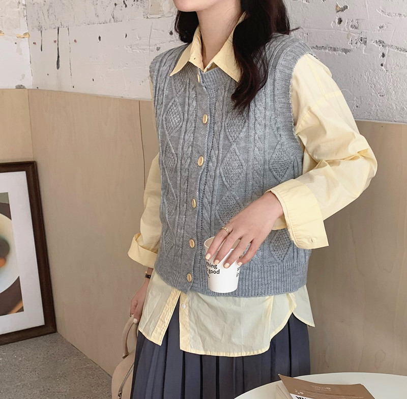 芥末自制復古圖鑒羊毛針織馬甲女春季新款灰色木制扣無袖背心