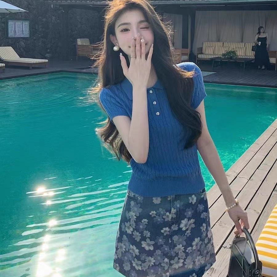 鄧六六法式復古顯白克萊因藍色polo領套頭修身麻花針織衫上衣女夏