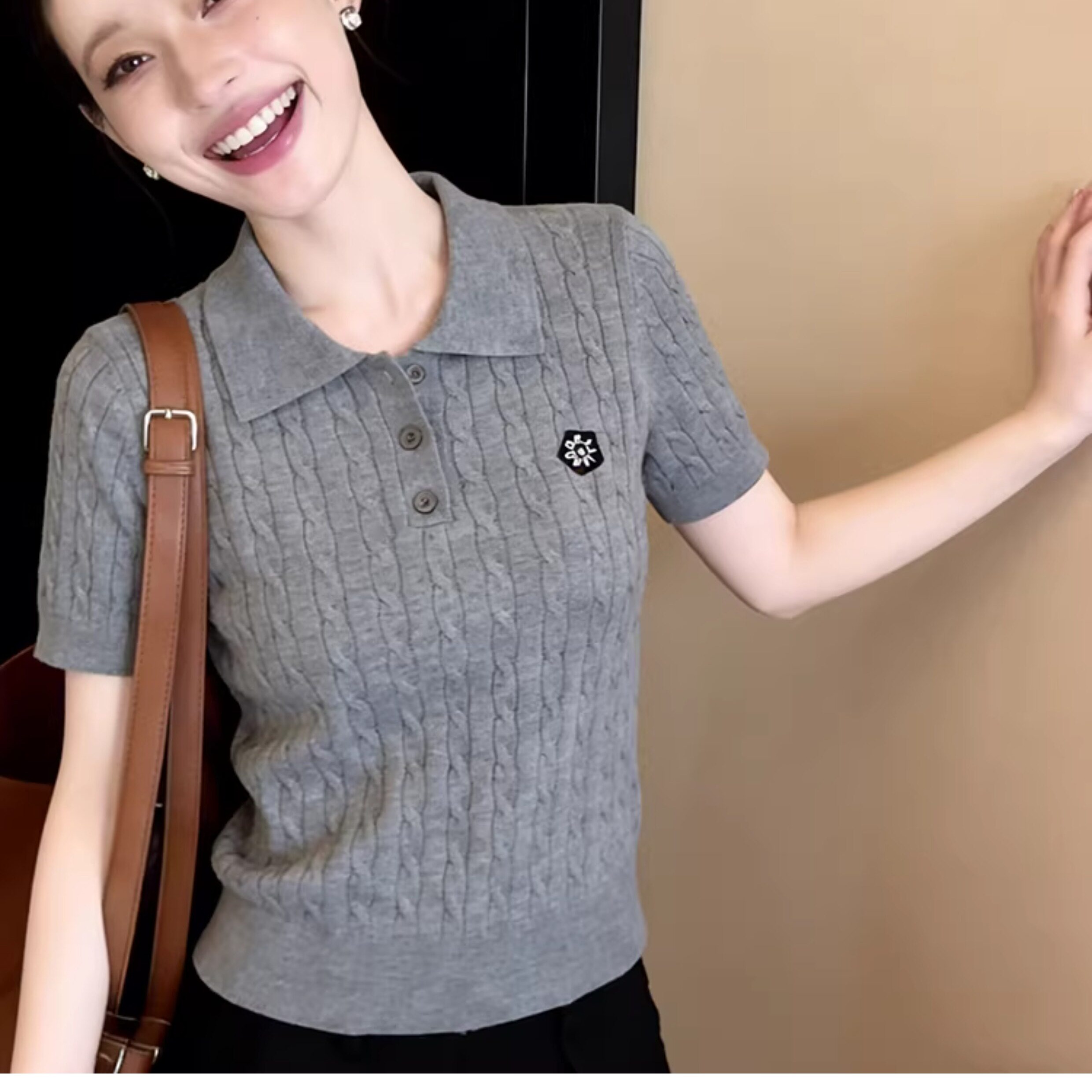 灰色絞花刺繡翻領短袖T恤女早春季內搭打底衫小個子短款修身上衣