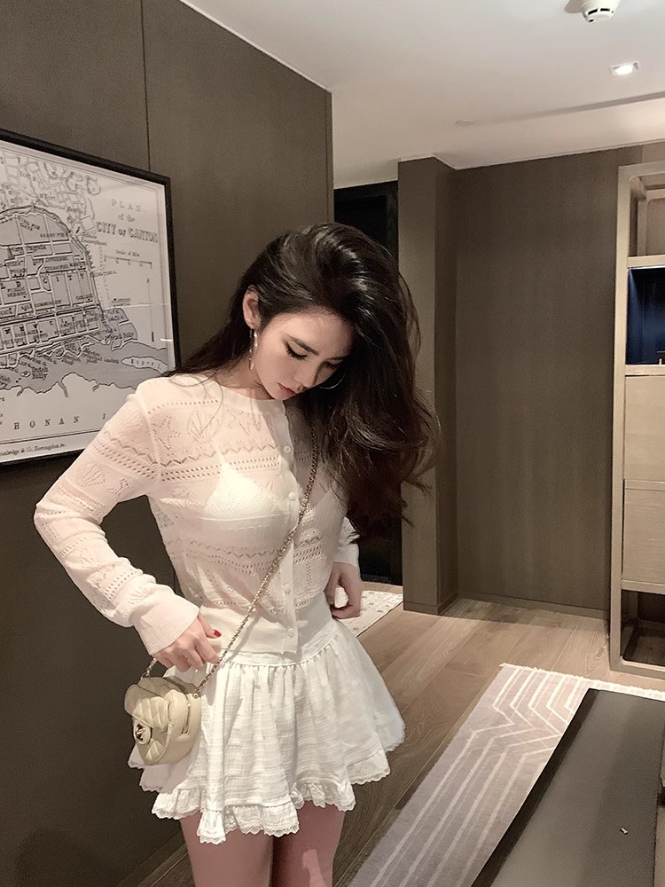 邱肉瑤 清冷微透針織開衫女春季新款百搭修身顯瘦簡約慵懶風上衣