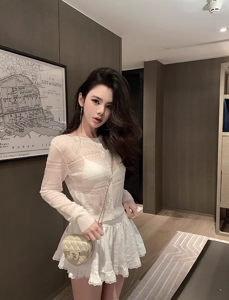 邱肉瑤 清冷微透針織開衫女春季新款百搭修身顯瘦簡約慵懶風上衣