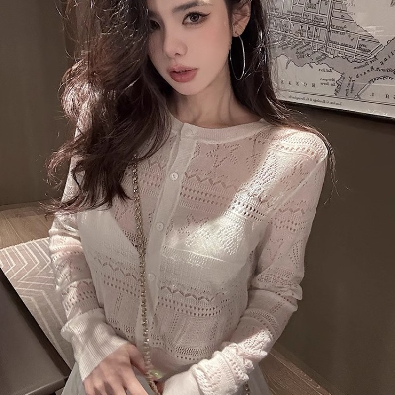 邱肉瑤 清冷微透針織開衫女春季新款百搭修身顯瘦簡約慵懶風上衣