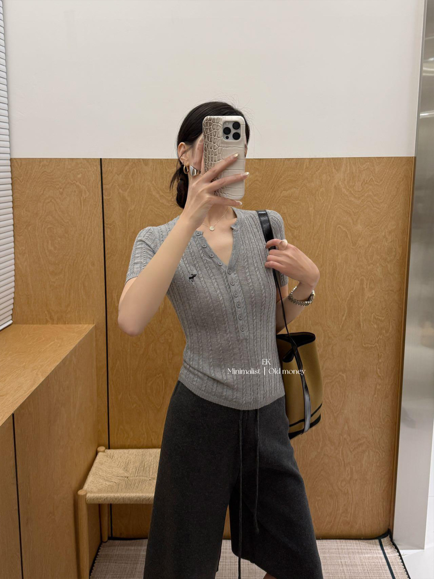 老錢風刺繡V領麻花針織衫短袖t恤女夏季小個子修身短款半開領上衣