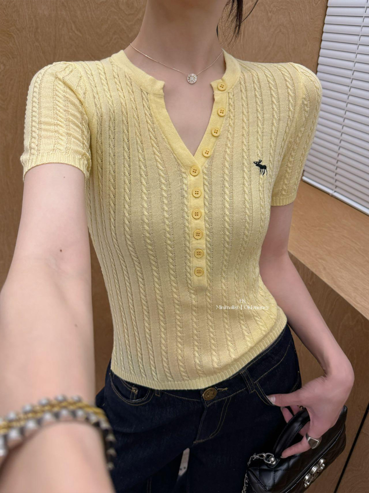 老錢風刺繡V領麻花針織衫短袖t恤女夏季小個子修身短款半開領上衣